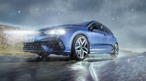 Neumáticos Michelin CrossClimate 3 y CrossClimate 3 Sport en un coche deportivo